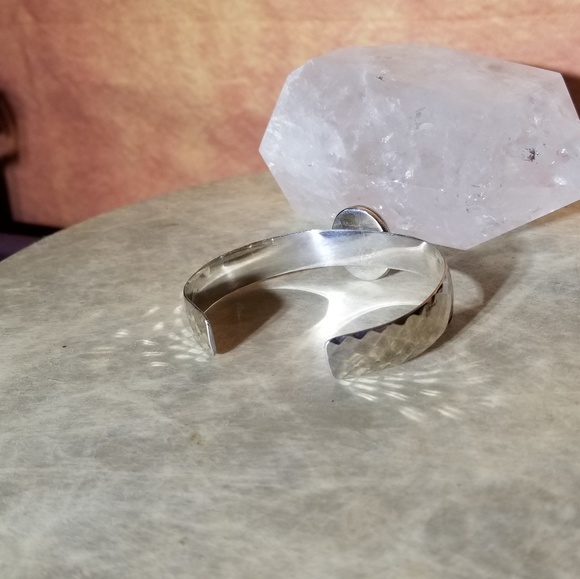 Sterling Silver cuff Bracelet with Onyx - Picture 3 of 3